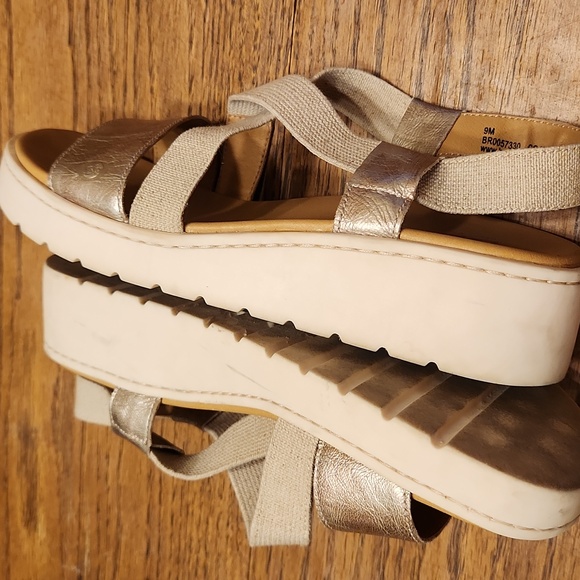 Born Pewter Metallic Platform Sandals Size 9 - Picture 3 of 8